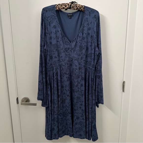 NWOT Torrid Bell Sleeve Skater Dress - Picture 4 of 6